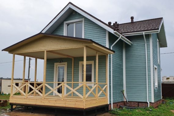 Пристройка террасы с отделкой вагонкой к дому