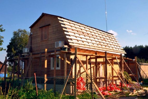 Монтаж кровли дачи