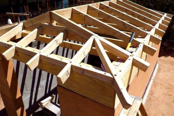 Монтаж вальмовой крыши