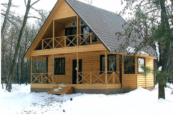 Садовый дом 8х8 с террасой и балконом