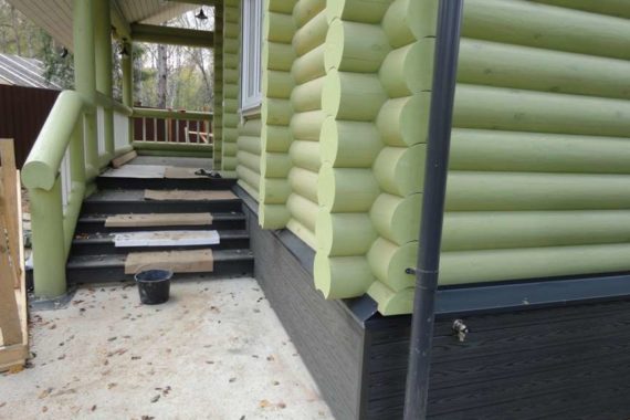 Отделка цоколя в деревянном доме