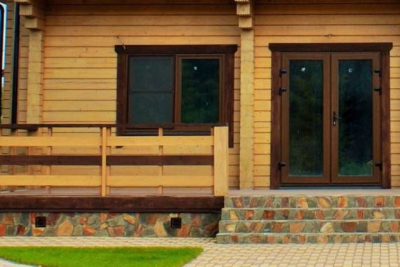 Отделка цоколя в деревянном доме