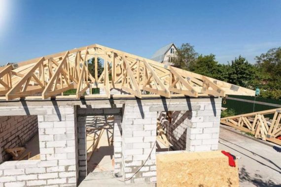 Ремонт четырехскатной крыши