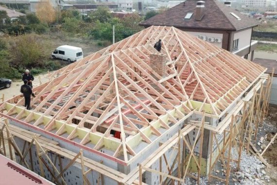 Ремонт четырехскатной крыши